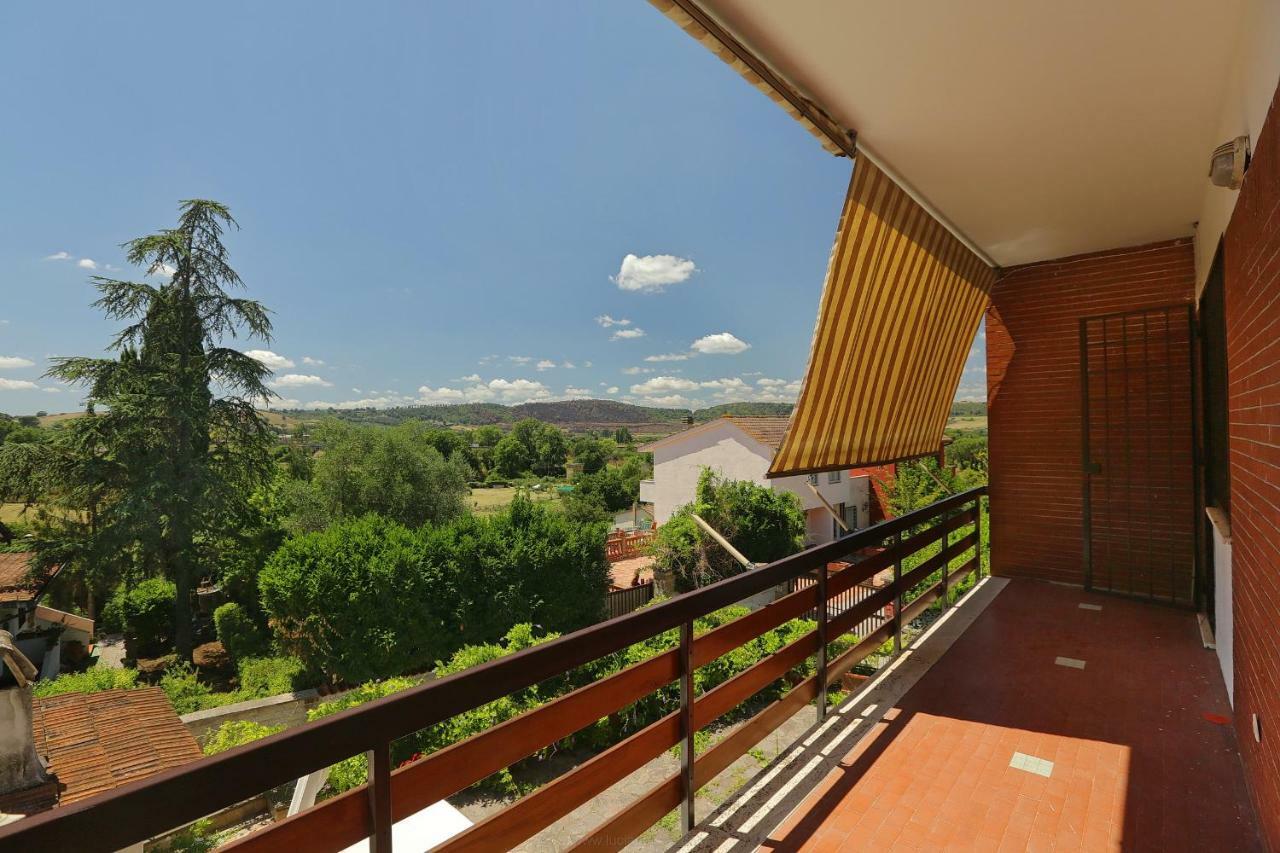 Spaziosa Villa Bifamiliare Campagnano Di Roma Exterior photo