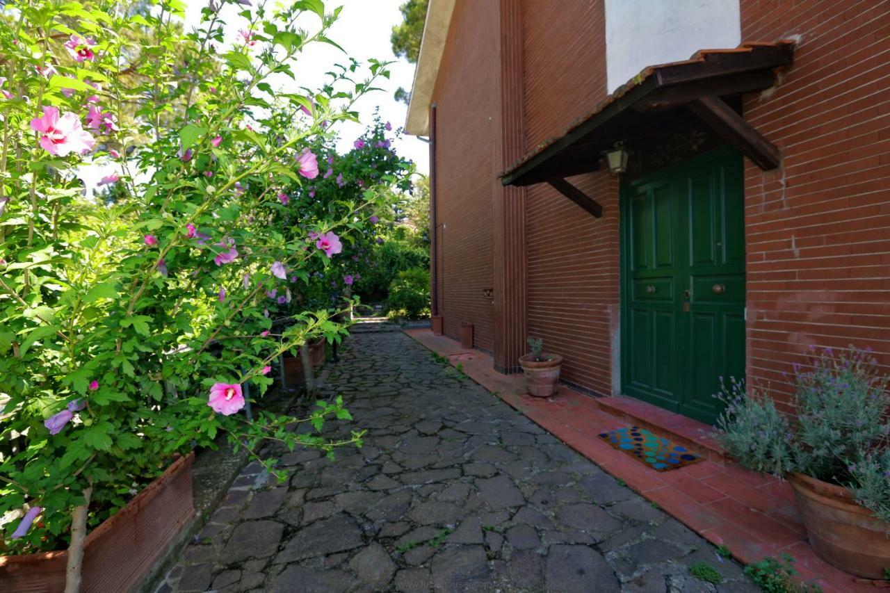 Spaziosa Villa Bifamiliare Campagnano Di Roma Exterior photo